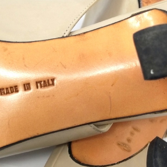 SALVATORE FERRAGAMO TAN SLING BACK - Picture 3 of 9